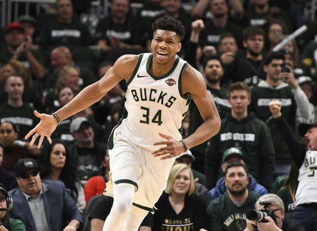 中扮演着举 中扮演着举